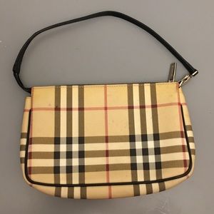 Burberry pochette USED CONDITION